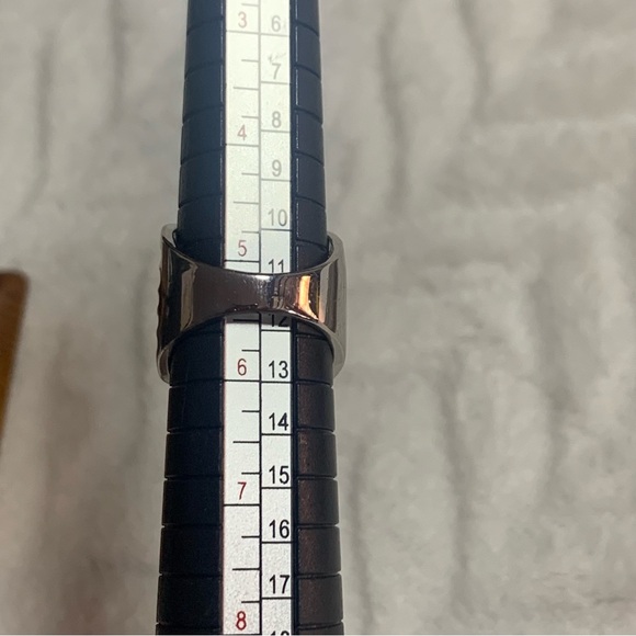 Fashion ring silver statement sparkly plated cz - Picture 6 of 6